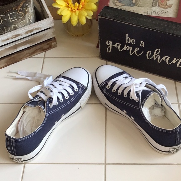 ‘Compass’ Dallas Cowboys Lace-Up Sneakers - Picture 3 of 7